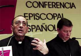 El obispo Omella, con Martínez Camino, en la presentación 
