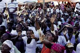 Haitianos-rezando
