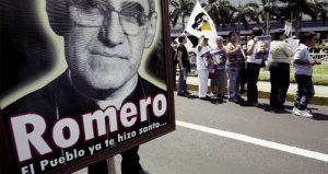 peregrinación del pueblo en El Salvador por monseñor Romero