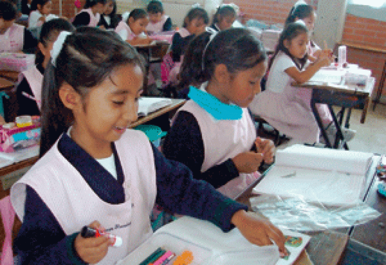 niñas en escuela en Mexico