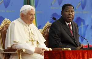 Benedicto XVI y presidente Yayi Boni en Benin