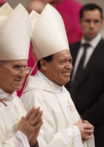 Norberto Rivera arzobispo de Mexico y cardenal Tarcisio Bertone