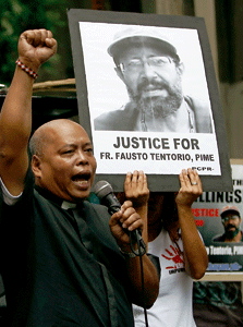 padre Fausto Tentorio misionero asesinado en Filipinas protesta