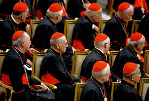cardenales sotana negra capelo cardenalicio