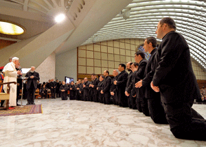 Papa con miembros Camino Neocatecumenal enero 2012