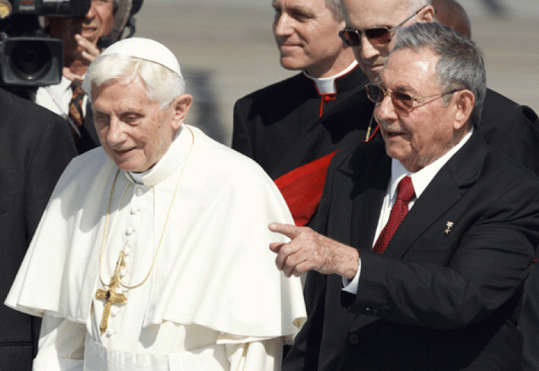 Benedicto XVI en Cuba bienvenida con Raúl Castro