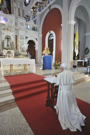 Benedicto XVI en Cuba reza ante la Virgen de la Caridad del Cobre