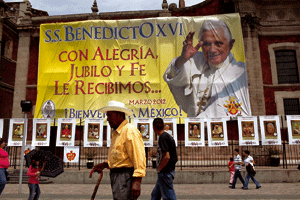 México cartel del papa Benedicto XVI antes del viaje