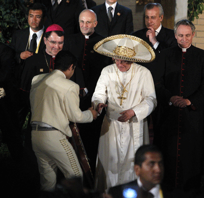 Benedicto XVI en México despedida Colegio de Miraflores