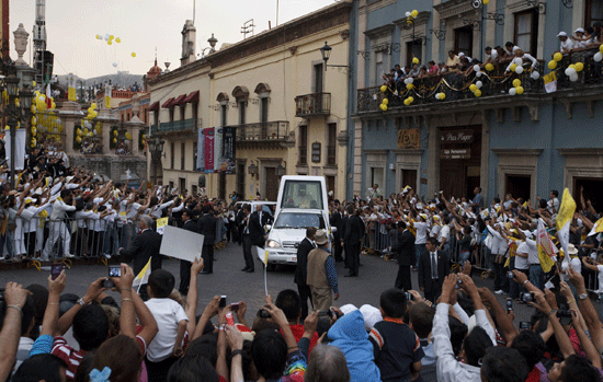 Benedicto XVI en México encuentro con los niños en la Plaza de la Paz de Guanajuato