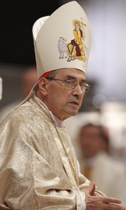 cardenal Velasio de Paolis, delegado pontificio para la Legión de Cristo