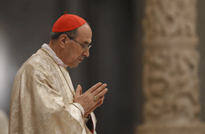 cardenal Velasio de Paolis, delegado pontificio para la Legión de Cristo