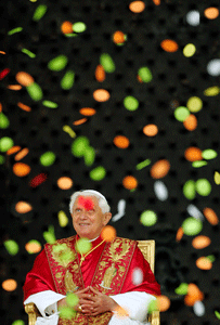 papa Benedicto XVI celebración confeti