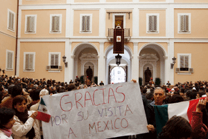 mexicanos en Castel Gandolfo agradecen la visita del Papa a México