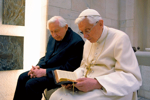 Papa Benedicto XVI con su hermano Geor Ratzinger