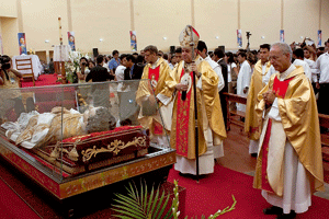 urna con las reliquias de Don Bosco, fundador de los salesianos