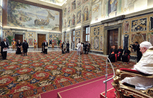 Benedicto XVI audiencia con cinco nuevos embajadores no residentes ante la Santa Sede