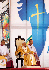 papa Benedicto XVI en su visita a Benín en 2011