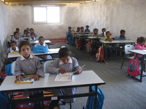 escuela niños beduinos en el desierto de Jericó