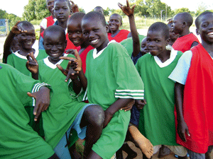 Madre Teresa de Kitgum Uganda con niños discapacitados