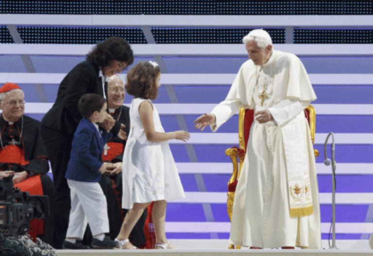 papa Benedicto XVI en el Encuentro Mundial Familias de Milán 2012