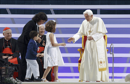 papa Benedicto XVI en el Encuentro Mundial Familias de Milán 2012