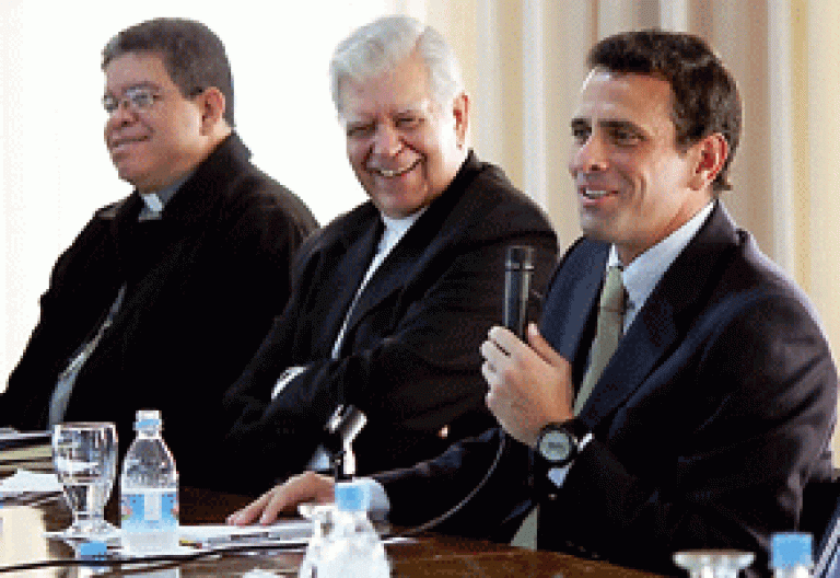 El opositor Henrique C. Radonski junto al cardenal Jorge Urosa en la sede de la Conferencia Episcopal Venezolana