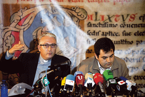Daniel Lorenzo y Pedro Ceán, Arzobispado Compostela en rueda de prensa