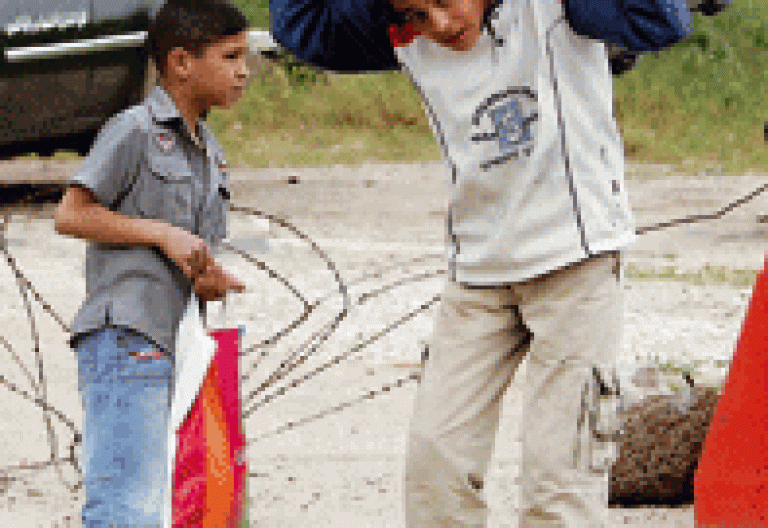 dos niños exiliados de Siria