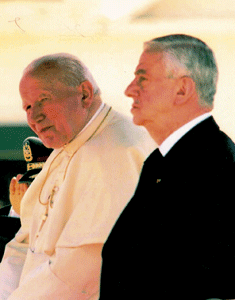 papa Juan Pablo II con Elias Hraoui, presidente de Líbano, en Líbano 1997