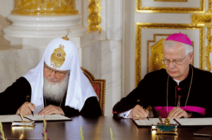 patriarca Kirill y obispo Josef Michalik, firma mensaje común iglesia ortodoxa y católica en Polonia y Rusa