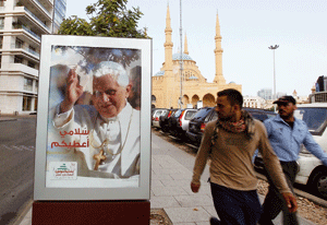 cartel del Papa en Líbano previo visita