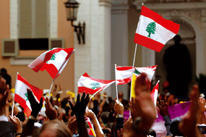 banderas de peregrinos de Líbano en Castel Gandolfo septiembre 2012
