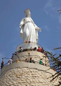 imagen de la virgen en el Santuario de Nuestra Señora del Líbano en Harissa