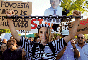protestas en la calle en Portugal contra los recortes por la crisis