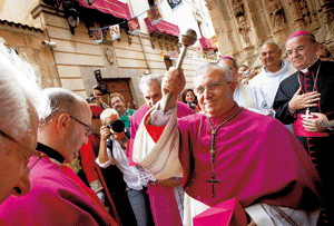 El obispo Jesús Murgui toma posesión de la diócesis de Orihuela-Alicante