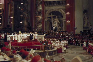 sesión de Concilio Vaticano II presidida por el papa Pablo VI
