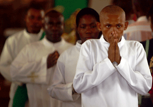 seminaristas y sacerdotes en Bata, Guinea