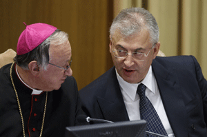 Zygmunt Zimowski presidente Pontificio Consejo para la Salud, y Patrizio Polisca médico del Papa