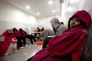 inmigrantes atendidos tras llegar a Tarifa