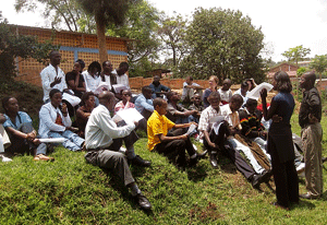 grupo de jóvenes en Ruanda