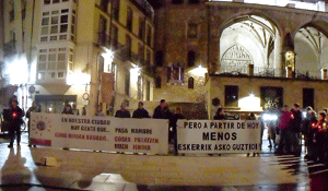 protesta a favor de un comedor benéfico en Vitoria
