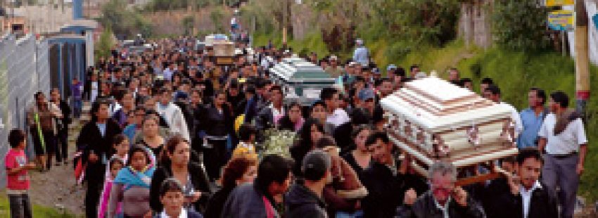 funeral por las víctimas del terremoto Guatemala noviembre 2012