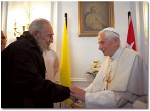 papa Benedicto XVI con Fidel Castro en Cuba en marzo 2012