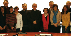 obispo Josep Angel Saiz Meneses con miembros COF Terrasa