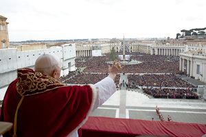 papa Benedicto XVI en la bendición Urbi et Orbi 25 diciembre 2012