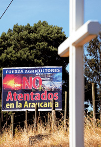 cartel contra los atentados al pueblo mapuche en la Araucanía chilena