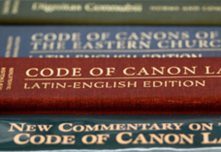 libros del código de derecho canónico que regulan renuncia papa