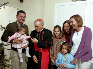 diácono permanente casado con su familia y el cardenal Rouco