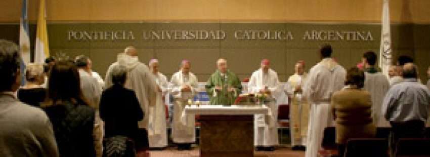 Jorge Mario Bergoglio encuentro en la Pontificia Universidad Católica de Argentina